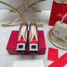 Roger Vivier flat shoes